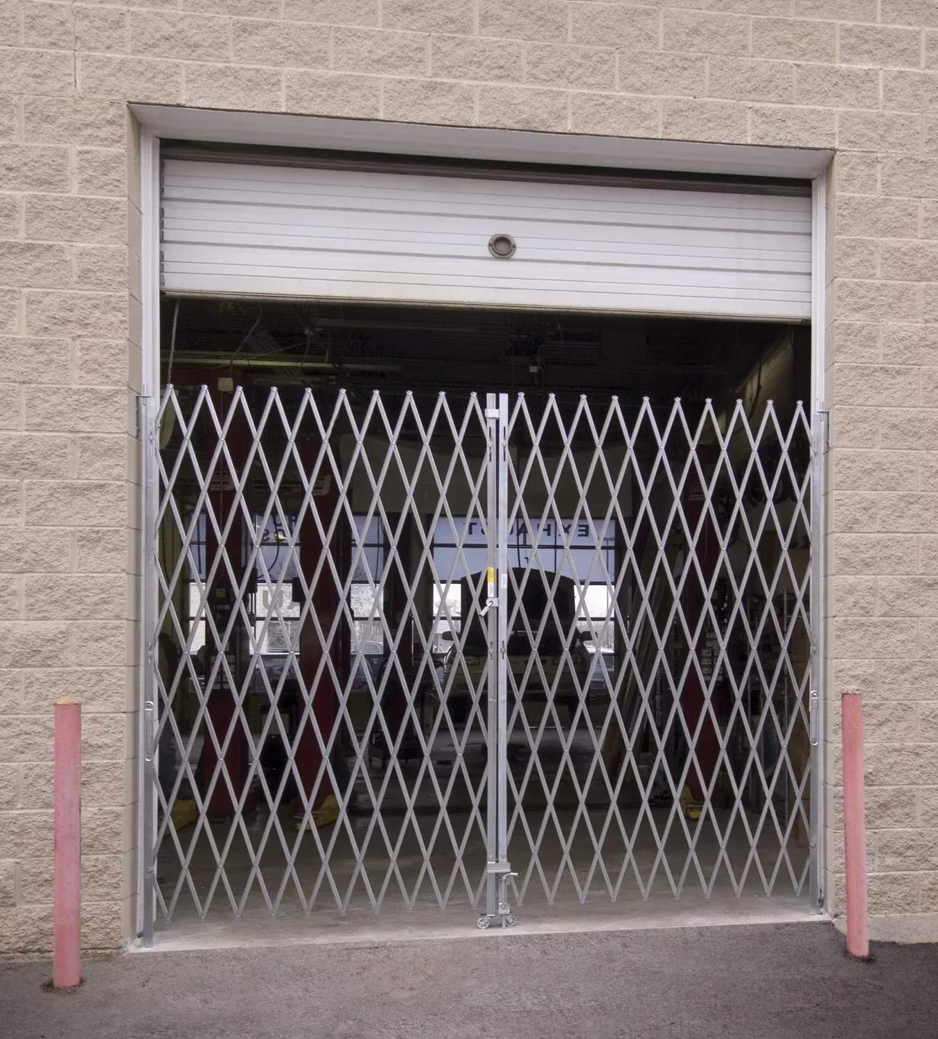 Vestil Heavy-Duty Galvanized Steel Double Scissor Folding Gate - 7' Height, 8' to 10' Width - VPFG-1070